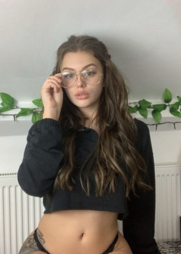 Вика, Г. Калининск